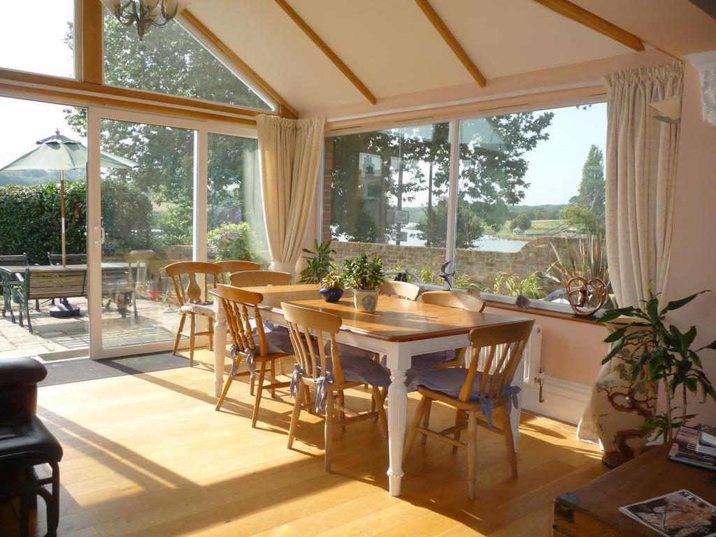 Ivy Hall Wootton Bridge  Quarto foto